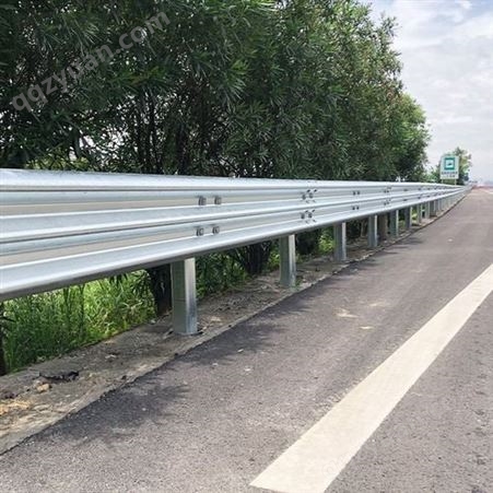 高速公路波形护栏 钢板围栏 二级公路喷塑栏杆乡村道路栏